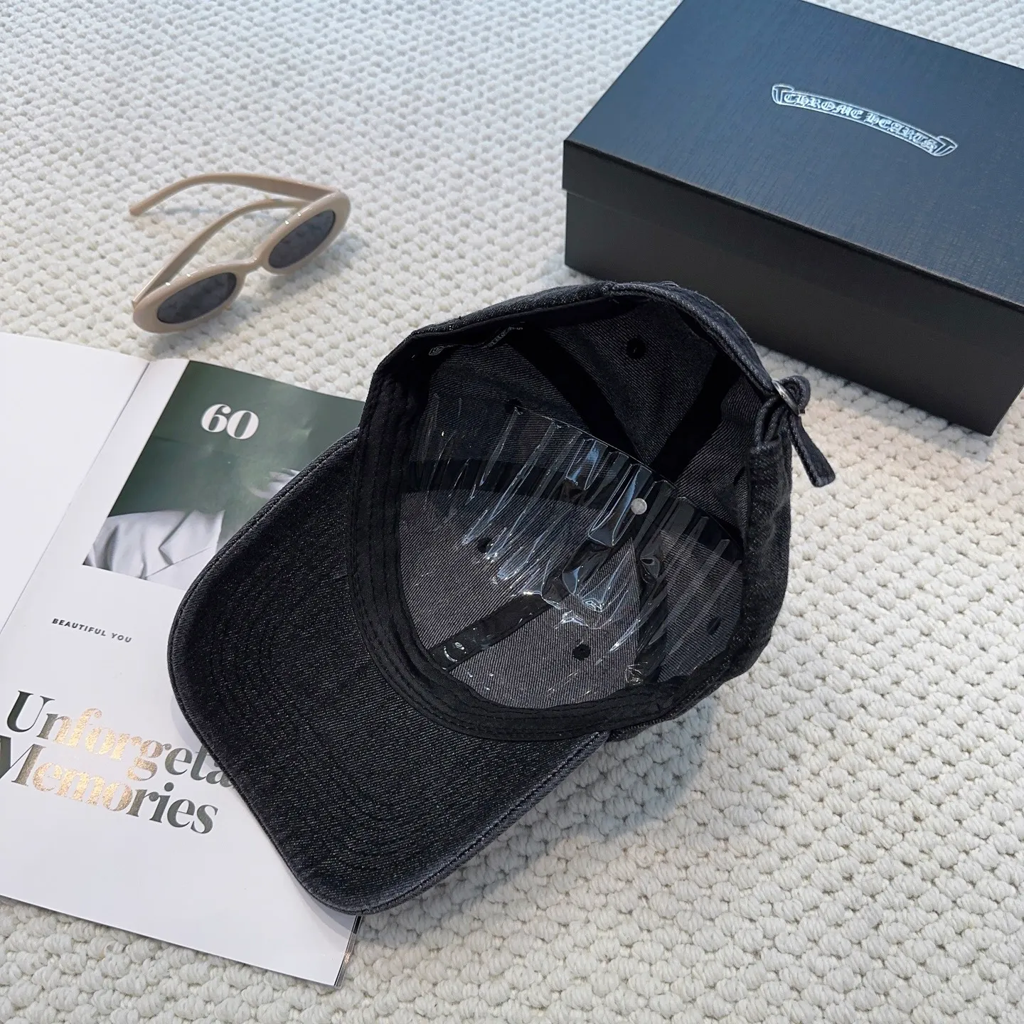 P60 Crow Heart 🆕🆕25 new washed denim baseball cap, personalized fashion classic cross logo, casual with a cool feeling, unisex style, same style for men and women! Very easy to match! Head circumference: 56-58cm is available
